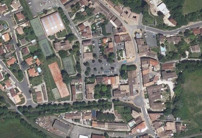 Vue aérienne Place de la mairie, Latresne