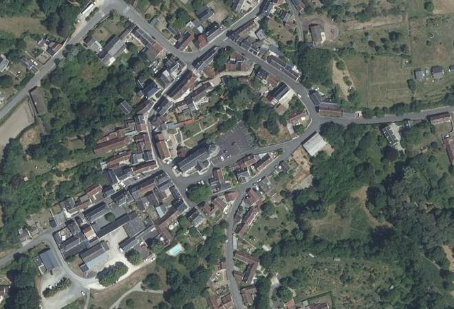 Vue aérienne Place des Anciens Combattants, Betz-le-Château