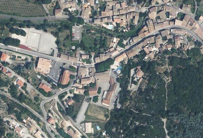 Vue aérienne Place des écoles, Alissas