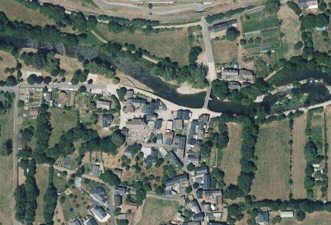 Vue aérienne Place des Salelles, Les Salelles