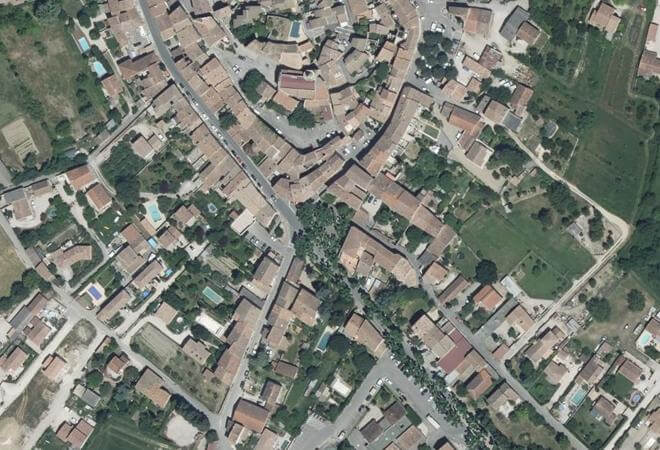 Vue aérienne Place du Marché, Malemort-du-Comtat