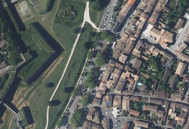 Vue aérienne Place du marché, Blaye