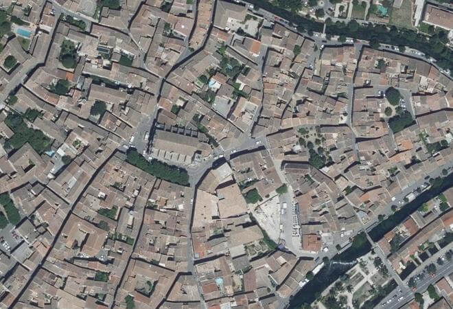 Vue aérienne Place Ferdinand Buisson, L'Isle-sur-la-Sorgue