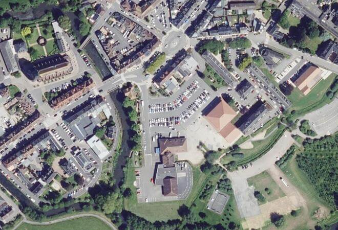 Vue aérienne Place Foch, Pont-l'Évêque