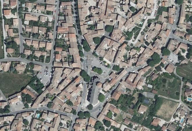 Vue aérienne Place Nationale, Caromb