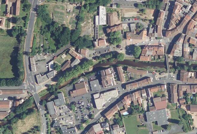 Vue aérienne Place Voltaire, Thiers